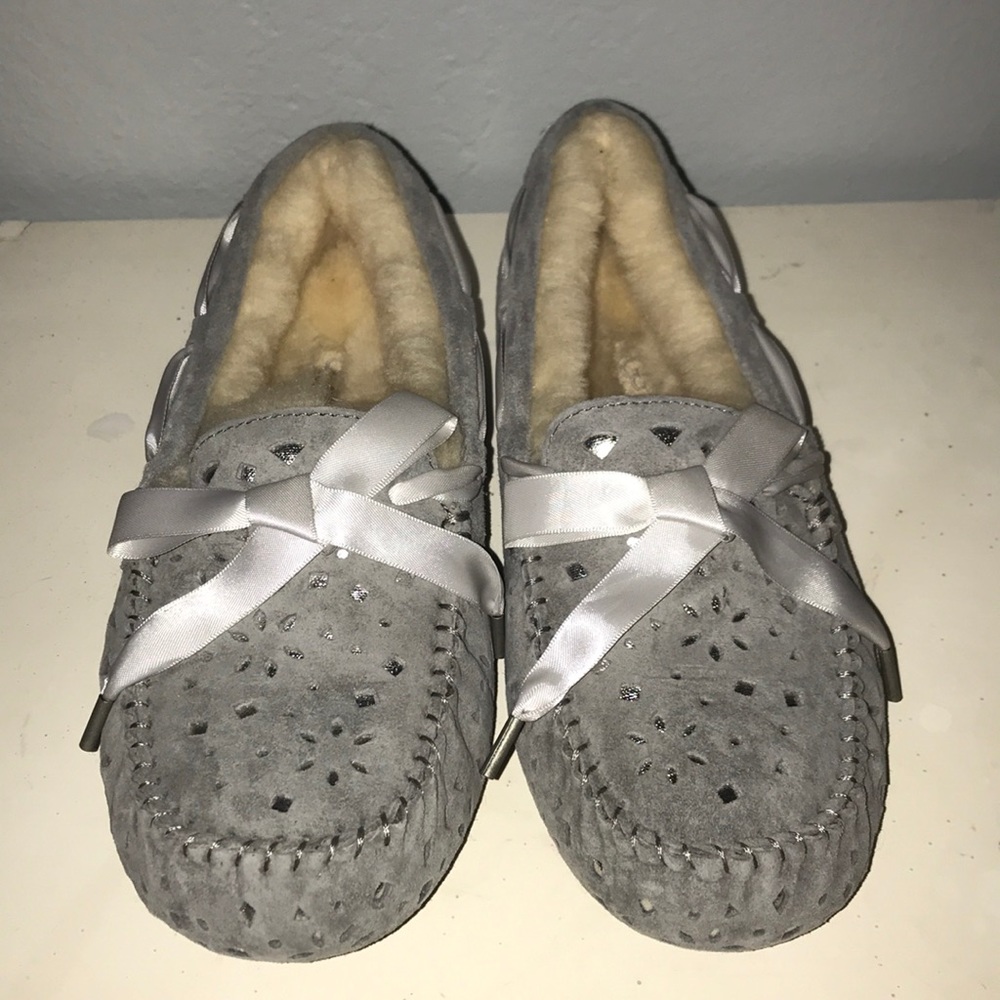 ugg women’s dakota slippers